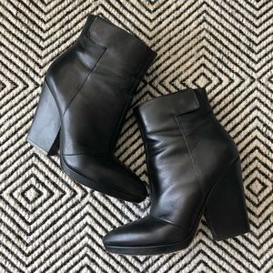 VINCE black leather boots size 38